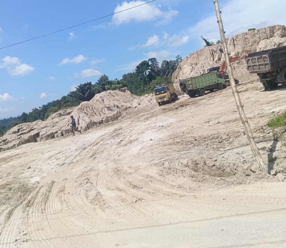 Gawat Kali Laee..!! Galian C Desa Damak Maliho Hancurkan Jalan Bangun Purba, Satpol PP tak Berkutik..!!