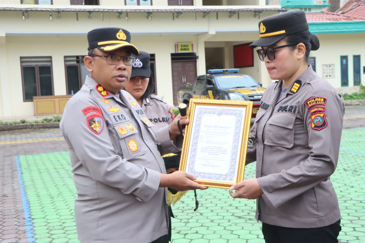Selamat Yaa..!! Kapolres Tanah Karo Beri Reward ke Anggota Berprestasi dan Launching Nomenklatur Pamapta..!!