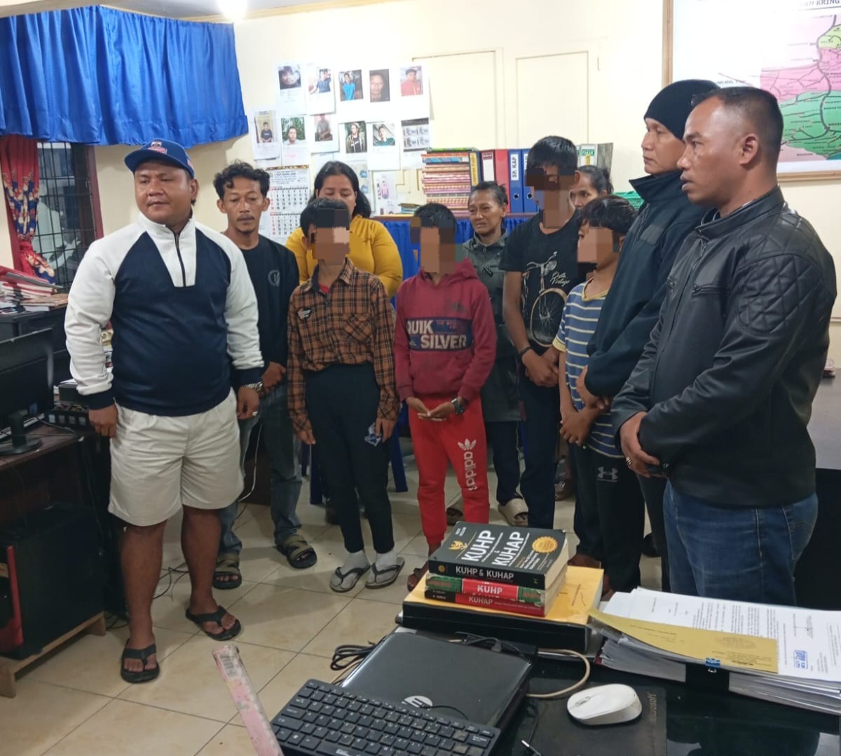 Gawatt..!! Anak di Bawah Umur “Gentayangan” Dini Hari Lempar Mobil Travel Melintas di Tigapanah Karo..!!