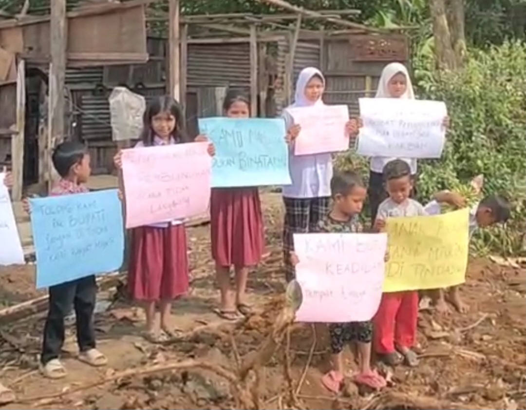 Duhh..!! Tangisan Anak-anak Warnai Peletakan Batu Pertama Kantor Camat Tanjung Morawa Deli Serdang..!!