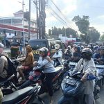 Diserbu Konsumen..!! Polsek Deli Tua Jaga Ketat SPBU Medan Johor, Antrian “Mengular” Sampai Jalan Raya..!!