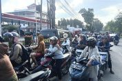 Diserbu Konsumen..!! Polsek Deli Tua Jaga Ketat SPBU Medan Johor, Antrian “Mengular” Sampai Jalan Raya..!!