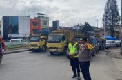 SPBU Diserbu Warga..!! Kapolres Tanah Karo Turun Tangan Atur Lalu Lintas Cegah Kemacetan..!!