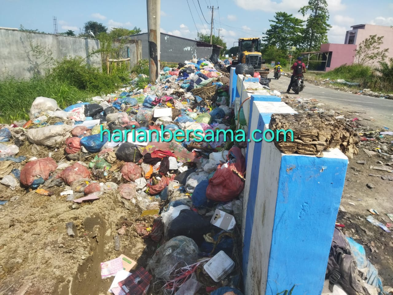 Gawat Laee..!! Percut Sei Tuan Deli Serdang Jadi “Kota Sampah”, Parit Dikeruk Sampahnya Dibiarkan Saja..!!