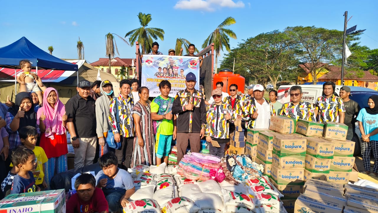 Luar Biasaa..!! Ketua DPD PKN Sumut Godol Salurkan 5 Ton Beras untuk Korban Banjir Aceh Tamiang, Warga Kalimantan Korban Banjir Diberi Ongkos Pulkam..!!