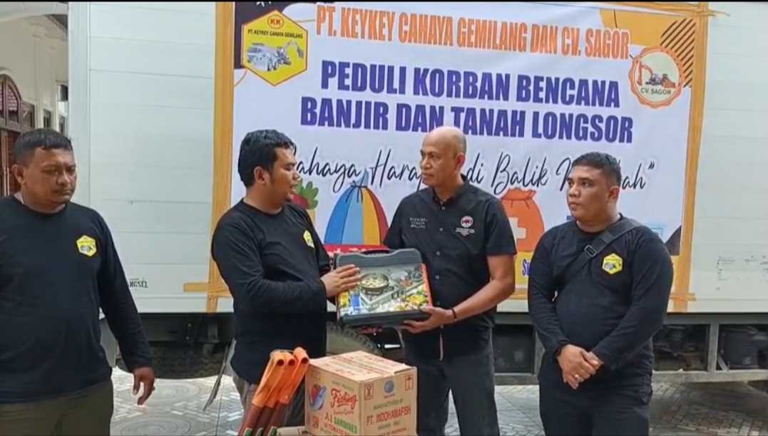 Bantu Aceh Tamiang-Langsa..!! PT Key Key Cahaya Gemilang dan CV Sagor Salurkan Sembako dan Alat Pertanian..!!