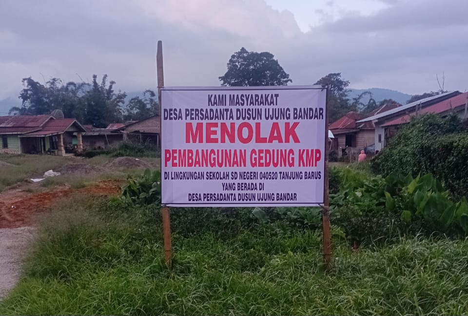 Caplok Lahan..!! Warga Ujung Bandar Tolak Pembangunan Kantor Koperasi Merah Putih..!!