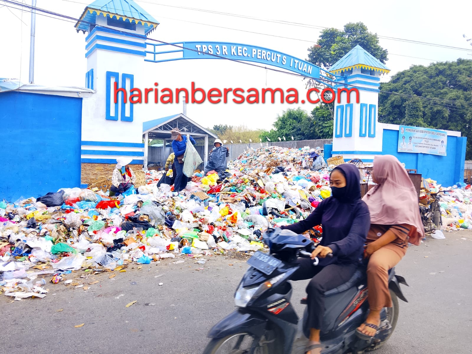 Hebat Bahh..!! Instruksi Presiden Prabowo tak Diterge Pemkab Deli Serdang, Sampah Dibiarkan Menggunung Tebar Bau Busuk..!!