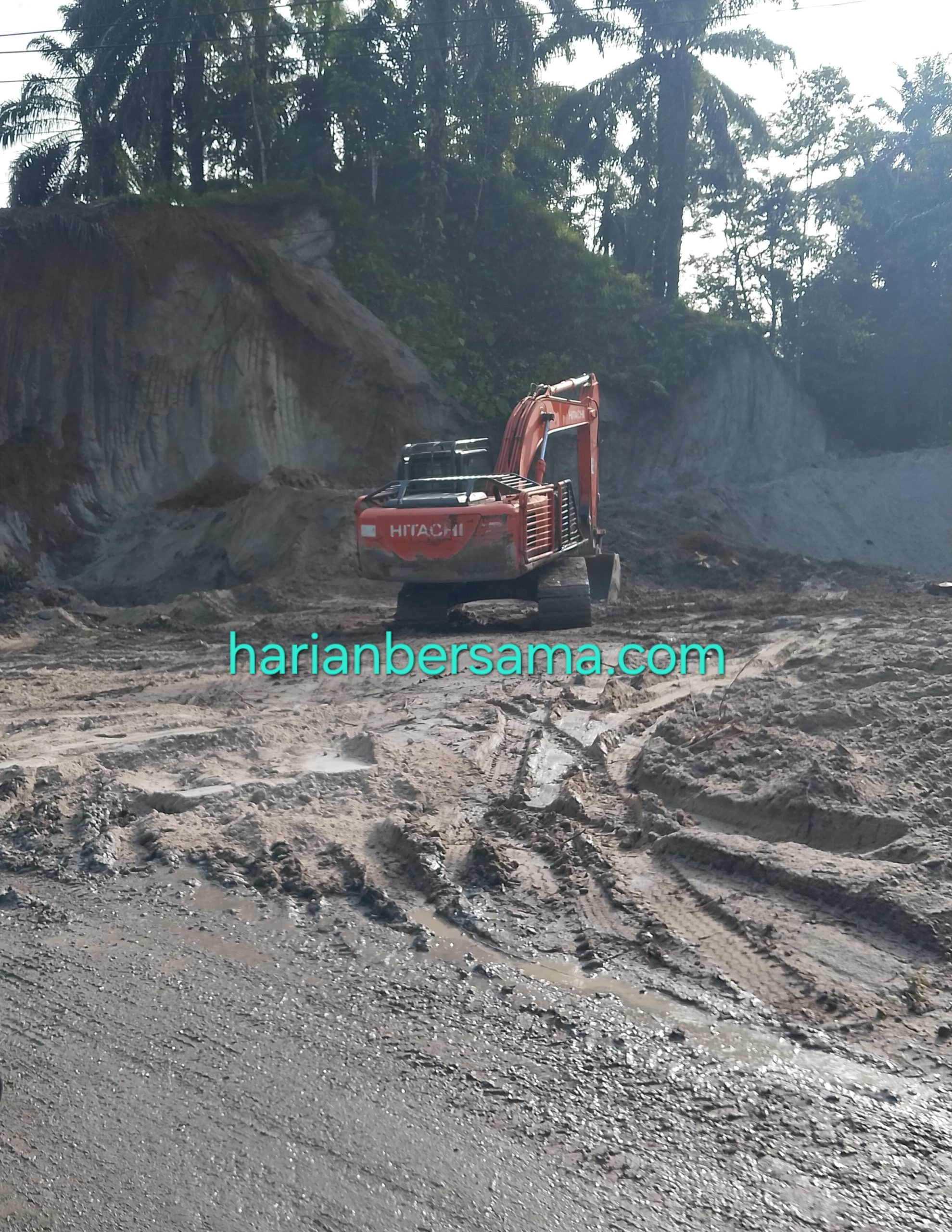 Jalan Hotmix Rusak Bagai Kubangan Kerbau..!! Polda Sumut Diminta Tertibkan Galian C di Bangun Purba Deli Serdang..!!