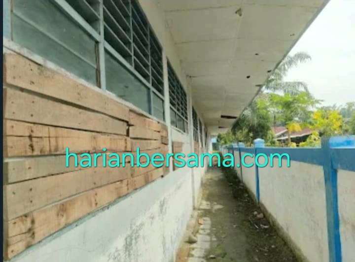 Amangoiii..!! “Anak Emas” Bupati Deli Serdang Terduga “Larikan” Dana BOS, SDN 108076 Tanjung Selamat Mirip “Kandang Kambing”..!!