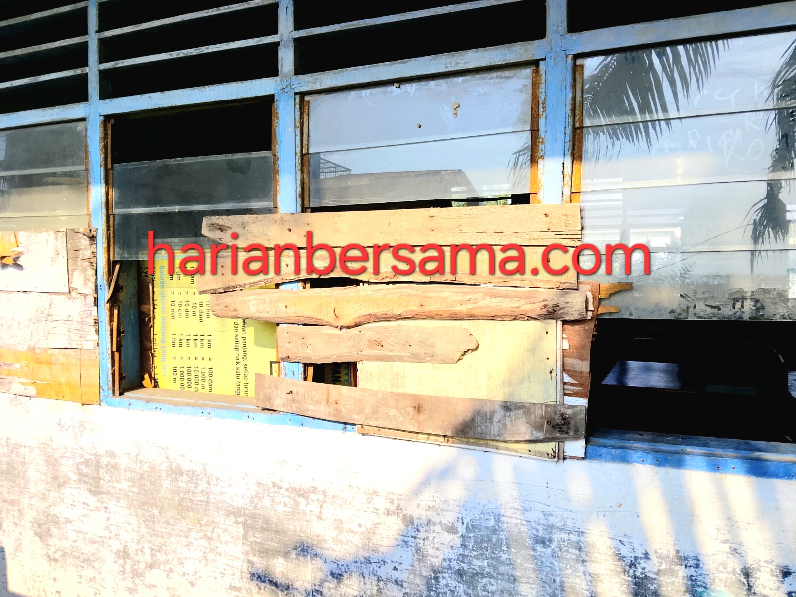 Sekolah Mirip “Kandang Kambing”..!! Taufik Tanjung Kembali Dilantik Sebagai Kepala Sekolah, Terduga karena Pendukung Bupati Deli Serdang..!!