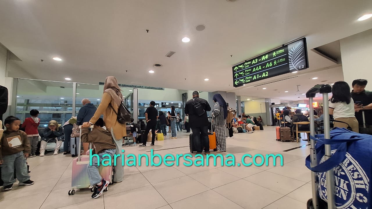 Gawatt..!! Calon Penumpang Air Asia Rute Kualanamu Jadi “Gelandangan” Puluhan Jam di Bandara Pulau Pinang Malaysia..!!