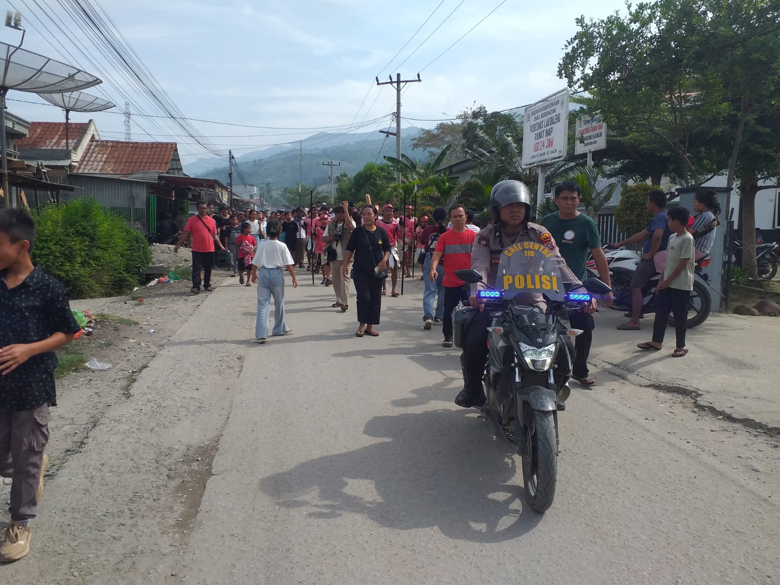 Jumat Agung..!! Prosesi Jalan Salib Kabupaten Karo Dikawal Polres Sejak Pagi..!!