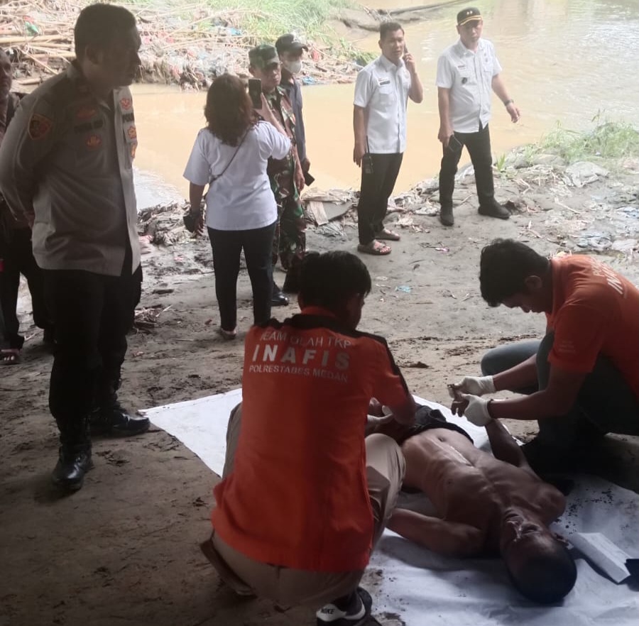 Hii..!! Ada Mayat Bertato Tergantung di Bawah Jembatan Jalan AH Nasution..!!