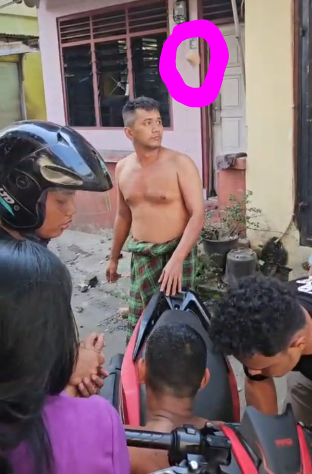 Ngerii…Ngeriii..!! Tangkap Pengedar Sabu Multatuli, Ditres Narkoba Poldasu Dihujani Batu, Enam Orang Diangkut..!!