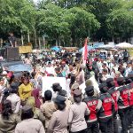 Didemo Pendukungnya, Bupati Deli Serdang “Cicing” Naik Mobil Polisi: Acii…di Mana Kauu…Jangan Jadi Pengkhianattt..!!