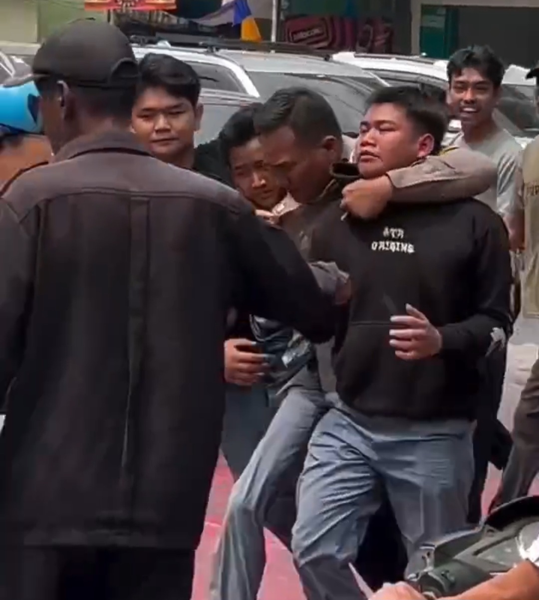 Nyaris “Mandi Darah”..!! Murid Yapim, YPI dan SMP 28 “Serang” Sekolah Harapan Mandiri, Untung Polsek Deli Tua Gercep..!!