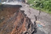 Gawat Laee. !! Gubernur dan Bupati Asyik “Tebar Pesona”, Jalan Lintas STM Hulu Deli Serdang Akhirnya Putus Total..!!