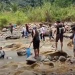 Sungai Seruai Mengering..!! Warga Tiga Kecamatan di Deli Serdang Berbondong-bondong Menangkap Ikan..!!