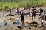 Sungai Seruai Mengering..!! Warga Tiga Kecamatan di Deli Serdang Berbondong-bondong Menangkap Ikan..!!
