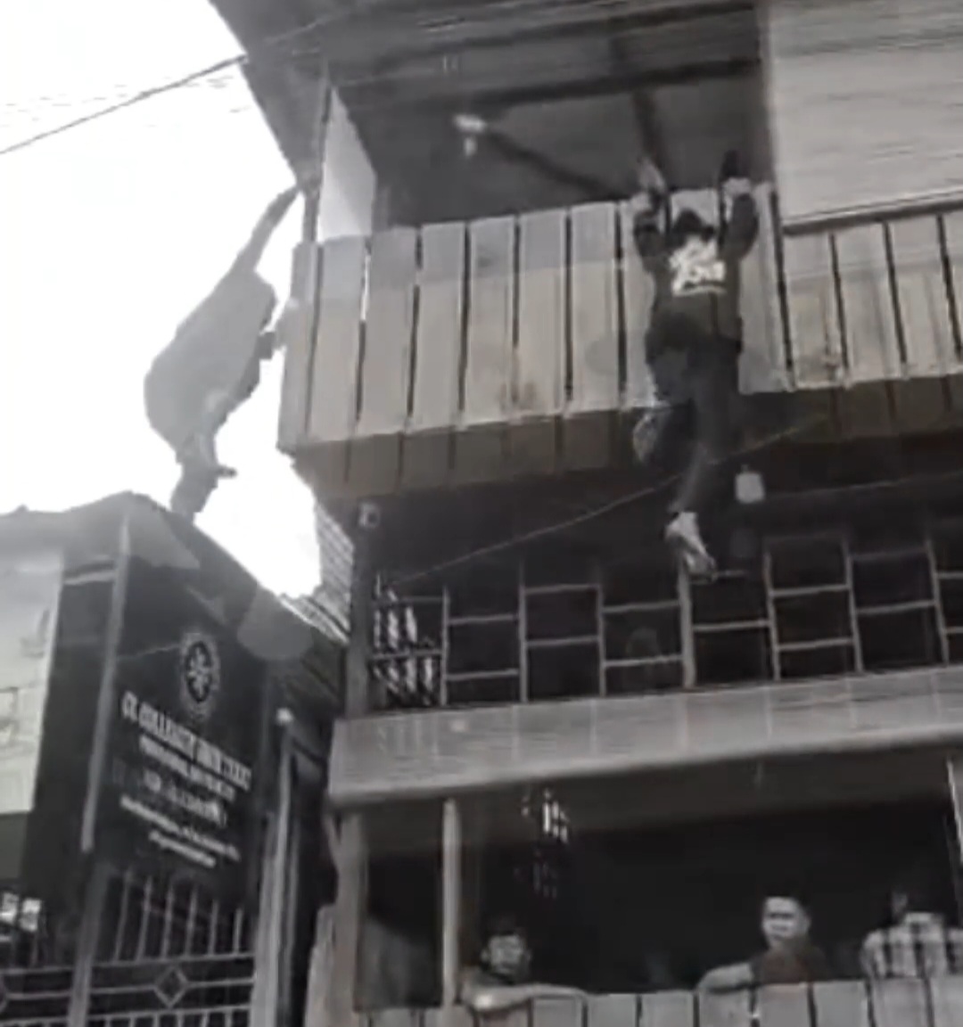 Jangan Bergerakk..!! Gerebek Rumah di Kabanjahe, Polres Karo Sita Sabu-sabu dan Tangkap 5 Orang..!!
